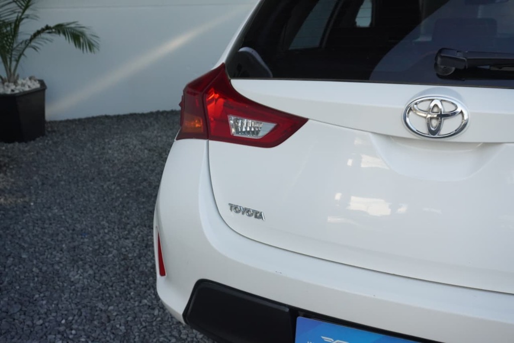 2015 TOYOTA AURIS, White, 221516Kms, Manual, Hatchback, Petrol, R149 995, Goodwood