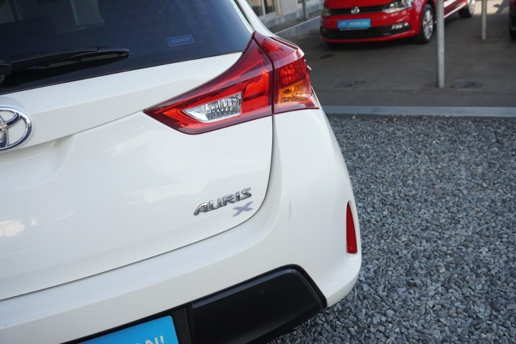2015 TOYOTA AURIS, White, 221516Kms, Manual, Hatchback, Petrol, R149 995, Goodwood