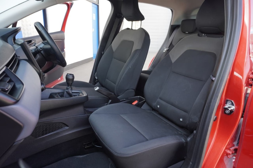 2022 RENAULT CLIO IV, Maroon, 101791Kms, Manual, Hatchback, Petrol, R189 995, Wingfield Motors Goodwood