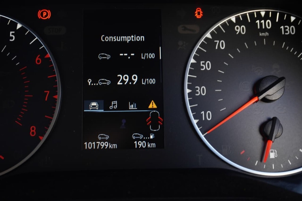2022 RENAULT CLIO IV, Maroon, 101791Kms, Manual, Hatchback, Petrol, R189 995, Wingfield Motors Goodwood