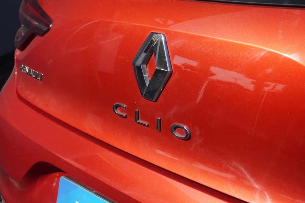 2022 RENAULT CLIO IV, Maroon, 101791Kms, Manual, Hatchback, Petrol, R189 995, Wingfield Motors Goodwood