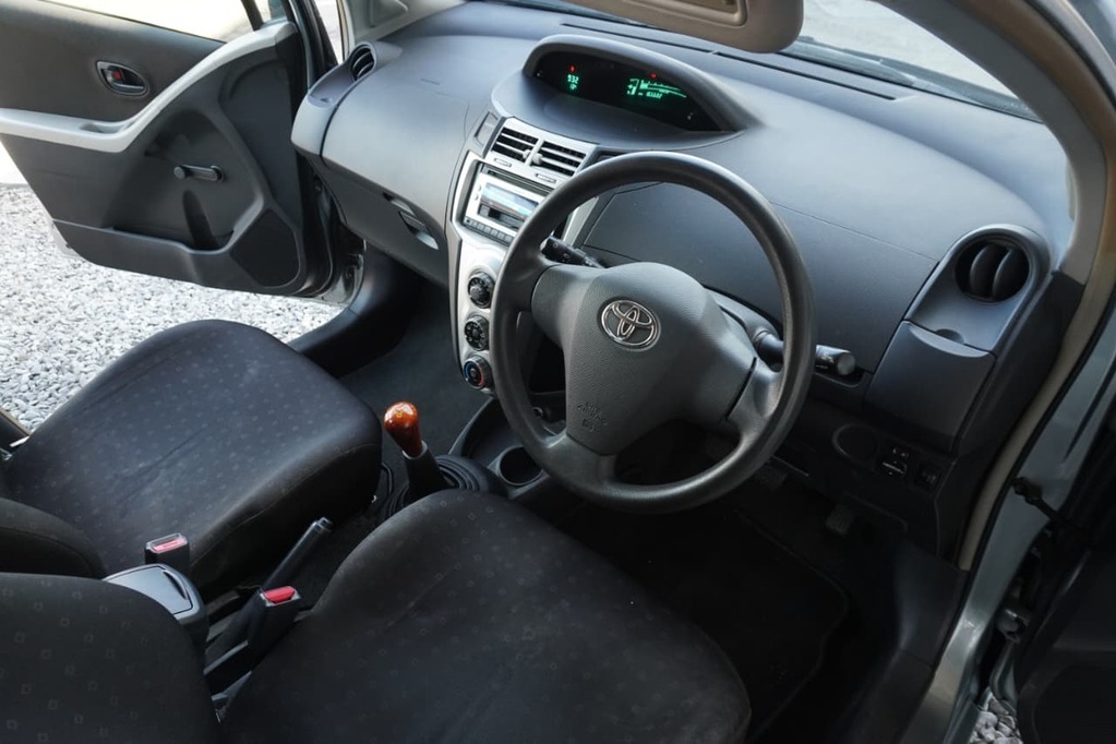 2006 TOYOTA YARIS, Silver, 165678Kms, Manual, Hatchback, Petrol, R89 995, Goodwood