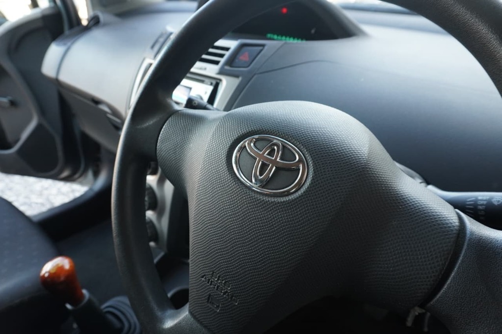 2006 TOYOTA YARIS, Silver, 165678Kms, Manual, Hatchback, Petrol, R89 995, Goodwood