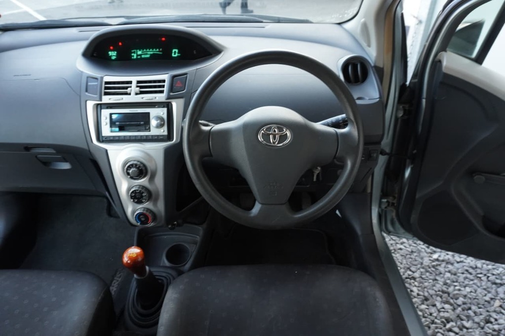2006 TOYOTA YARIS, Silver, 165678Kms, Manual, Hatchback, Petrol, R89 995, Goodwood