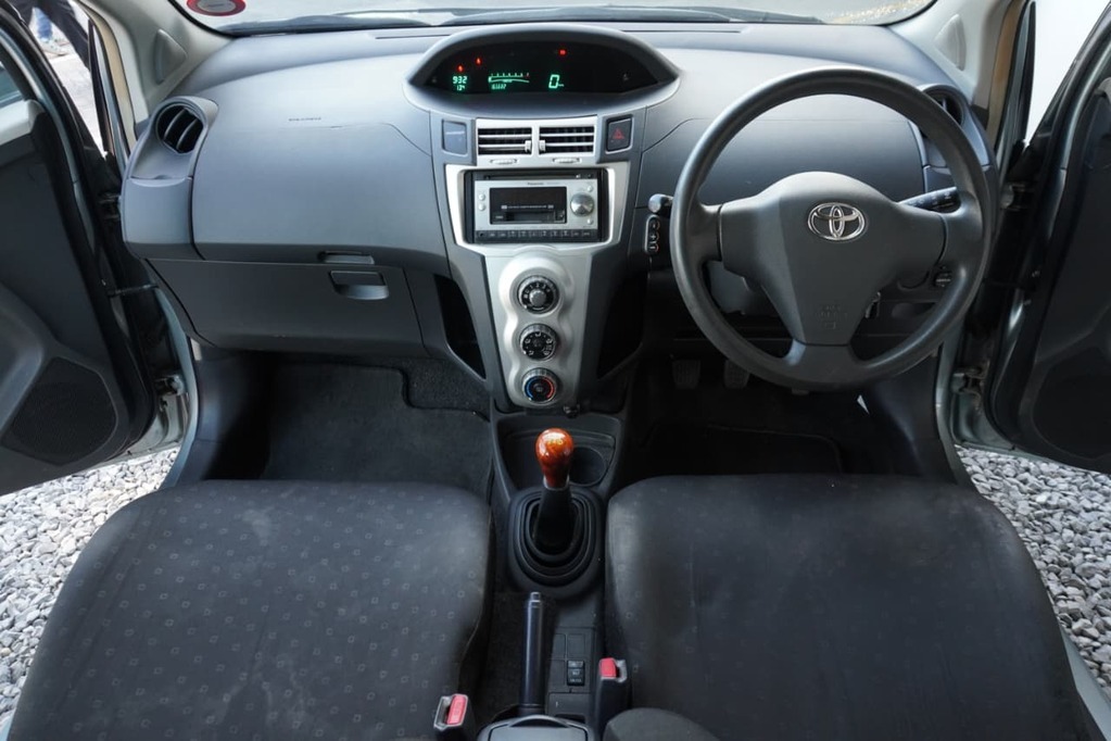 2006 TOYOTA YARIS, Silver, 165678Kms, Manual, Hatchback, Petrol, R89 995, Goodwood