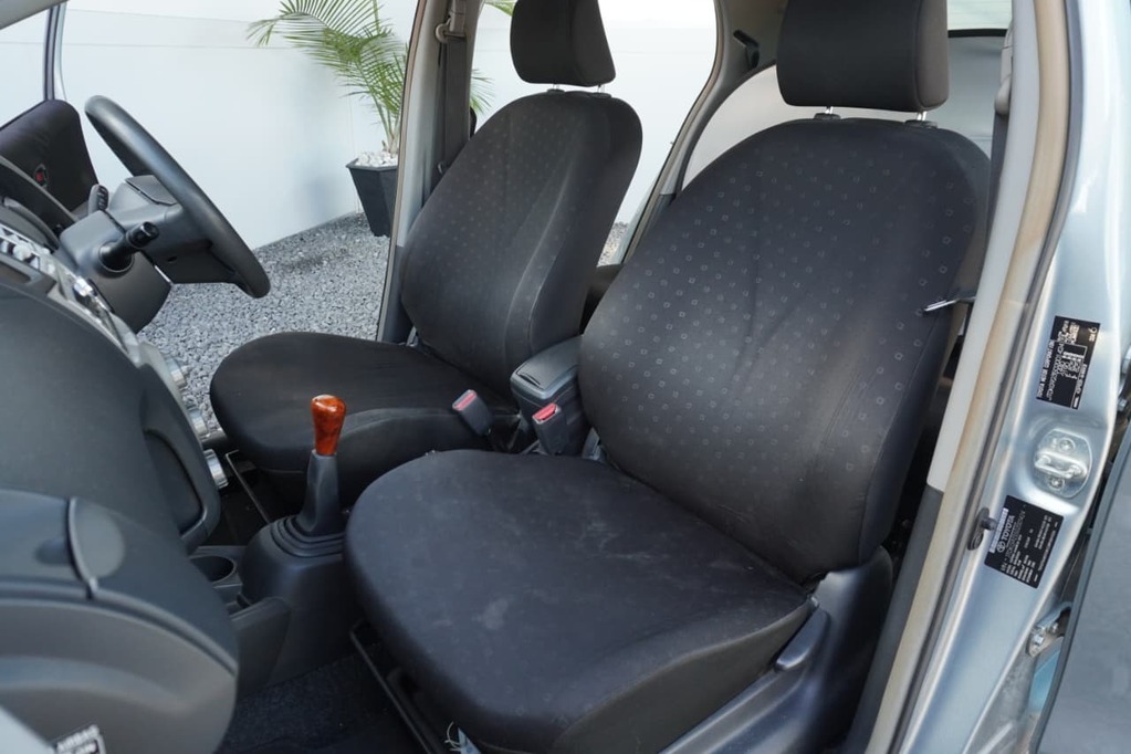 2006 TOYOTA YARIS, Silver, 165678Kms, Manual, Hatchback, Petrol, R89 995, Goodwood