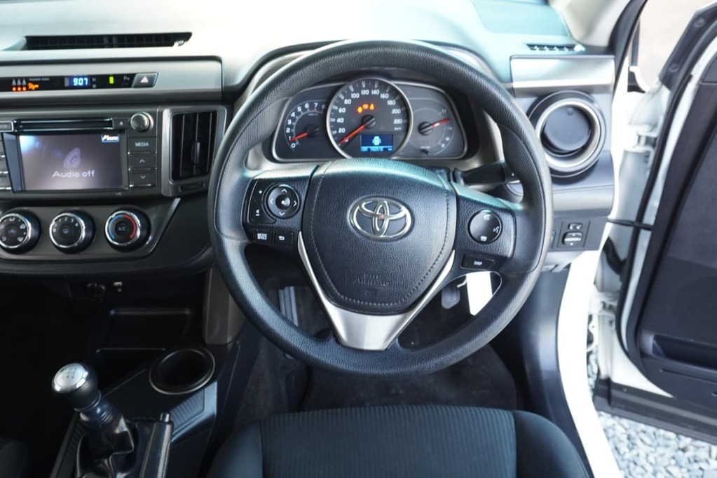 2013 TOYOTA RAV 4, White, 162200Kms, Manual, SUV, Petrol, R179 995, Goodwood