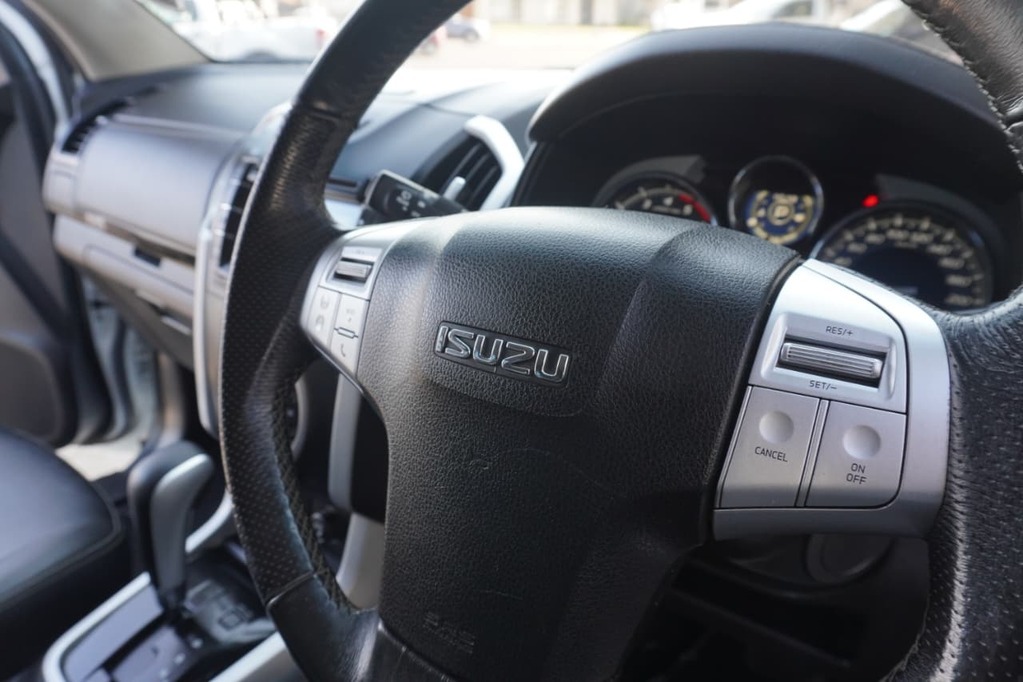 2018 ISUZU MU-X, White, 143280Kms, Automatic, SUV, Diesel, R349 995, Wingfield Motors Goodwood