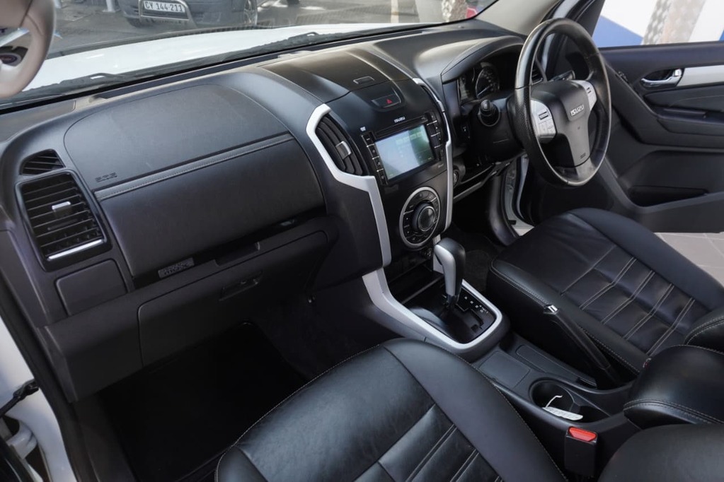 2018 ISUZU MU-X, White, 143280Kms, Automatic, SUV, Diesel, R349 995, Wingfield Motors Goodwood