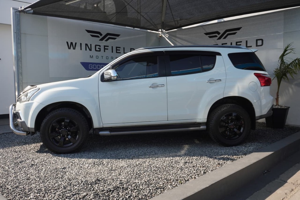 2018 ISUZU MU-X, White, 143280Kms, Automatic, SUV, Diesel, R349 995, Wingfield Motors Goodwood