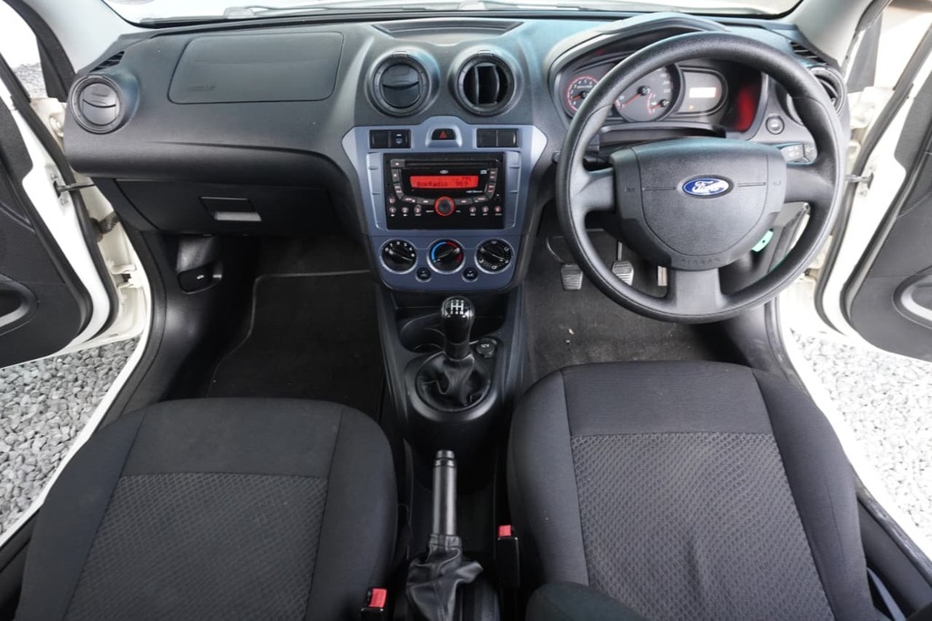2015 FORD FIGO, White, 127442Kms, Manual, Hatchback, Petrol, R95 995, Wingfield Motors Goodwood