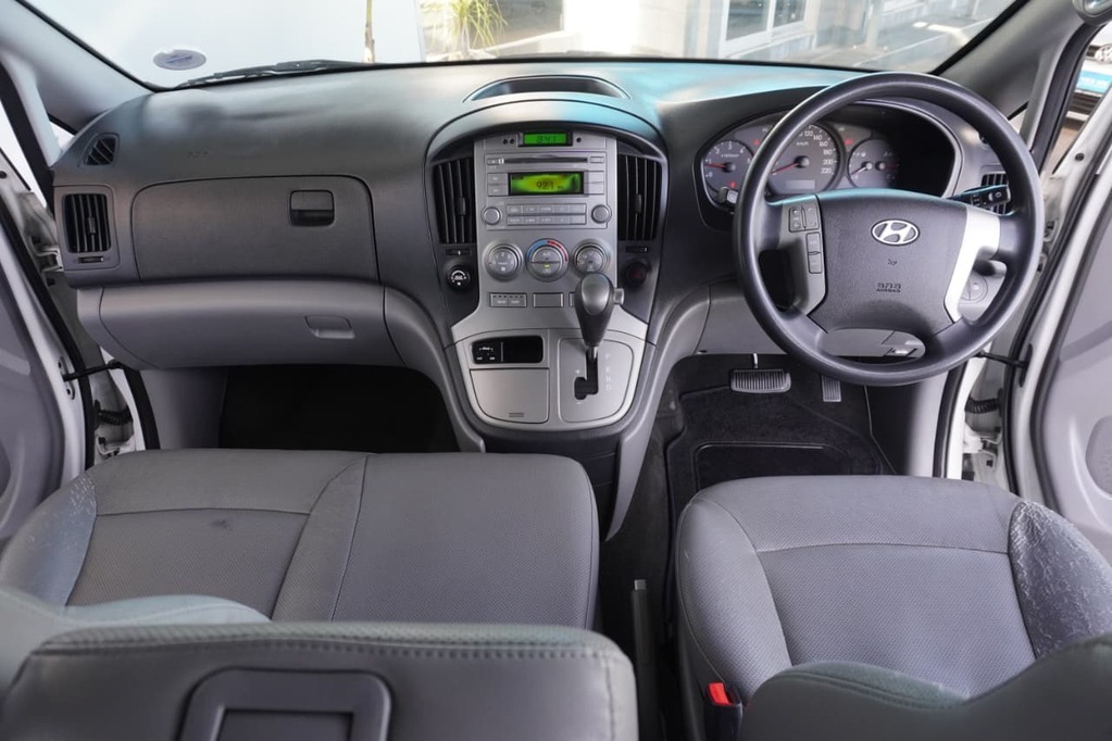 2015 HYUNDAI H-1, White, 109904Kms, Automatic, Commercial, Diesel, R319 995, Wingfield Motors Goodwood