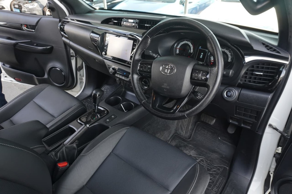 2020 TOYOTA HILUX, White, 133490Kms, Automatic, Bakkie Double Cab, Diesel, R599 995, Wingfield Motors Goodwood