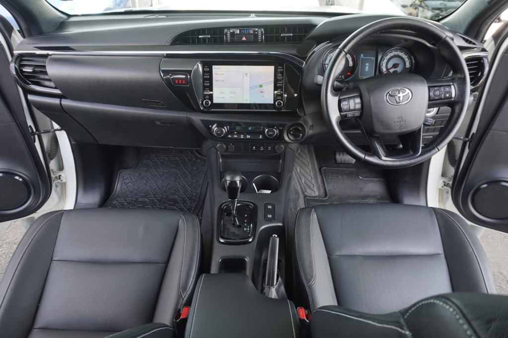 2020 TOYOTA HILUX, White, 133490Kms, Automatic, Bakkie Double Cab, Diesel, R599 995, Wingfield Motors Goodwood