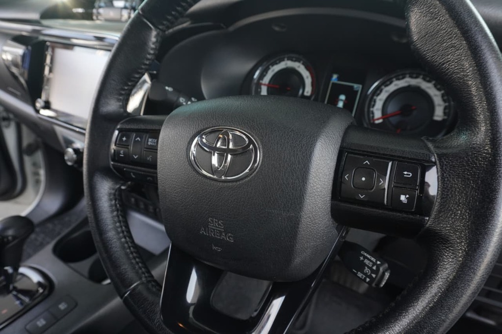 2020 TOYOTA HILUX, White, 133490Kms, Automatic, Bakkie Double Cab, Diesel, R599 995, Wingfield Motors Goodwood