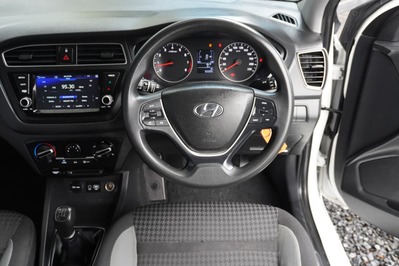 2021 HYUNDAI i20, White, 93293Kms, Manual, Hatchback, Petrol, R179 995, Wingfield Motors Goodwood