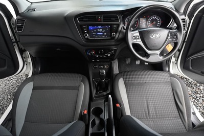 2021 HYUNDAI i20, White, 93293Kms, Manual, Hatchback, Petrol, R179 995, Wingfield Motors Goodwood