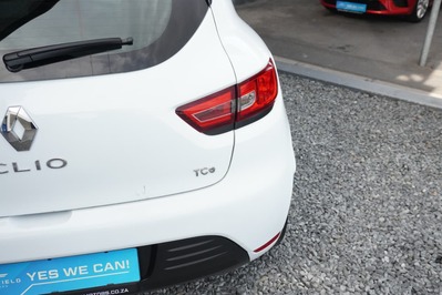 2018 RENAULT CLIO IV, White, 145000Kms, Manual, Hatchback, Petrol, R114 995, Wingfield Motors Goodwood