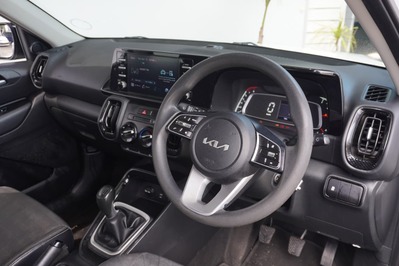 2022 KIA SONET, White, 155000Kms, Manual, SUV, Petrol, R189 995, Wingfield Motors Goodwood