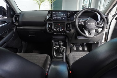 2022 KIA SONET, White, 155000Kms, Manual, SUV, Petrol, R189 995, Wingfield Motors Goodwood
