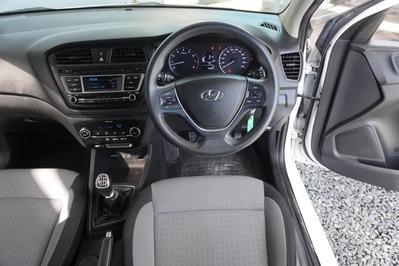 2015 HYUNDAI i20, White, 139655Kms, Manual, Hatchback, Petrol, R144 995, Wingfield Motors (Pty) Ltd - Goodwood