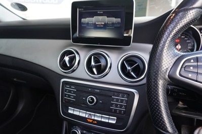 2018 MERCEDES-BENZ GLA, White, 81539Kms, Automatic, SUV, Petrol, R339 995, Wingfield Motors (Pty) Ltd - Goodwood
