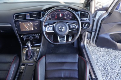 2017 VOLKSWAGEN GOLF 7, Silver, 128000Kms, Automatic, Hatchback, Petrol, R379 995, Wingfield Motors (Pty) Ltd - Goodwood