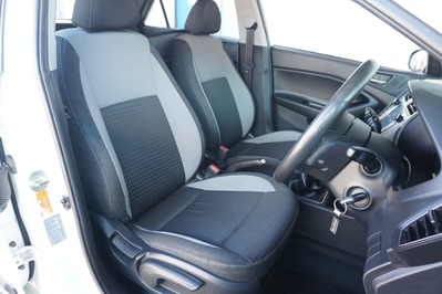 2018 HYUNDAI i20, White, 98854Kms, Manual, Hatchback, Petrol, R159 995, Wingfield Motors (Pty) Ltd - Goodwood