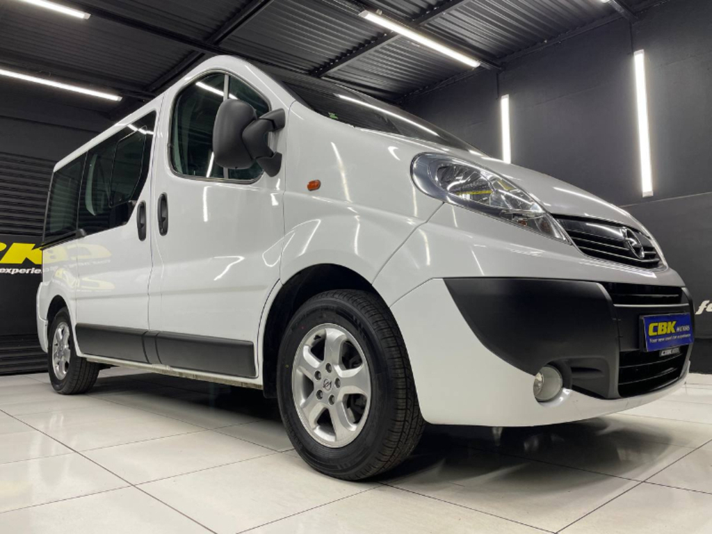 2010 Opel Vivaro CDTi Mini Bus Q2FyTGlzdGluZzozNTI3Mzc R229900 - Main Image