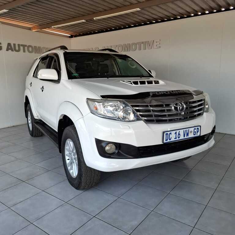 2014 Toyota Fortuner III 3.0 D-4D 4x4 Q2FyTGlzdGluZzo1MjEwMTA
