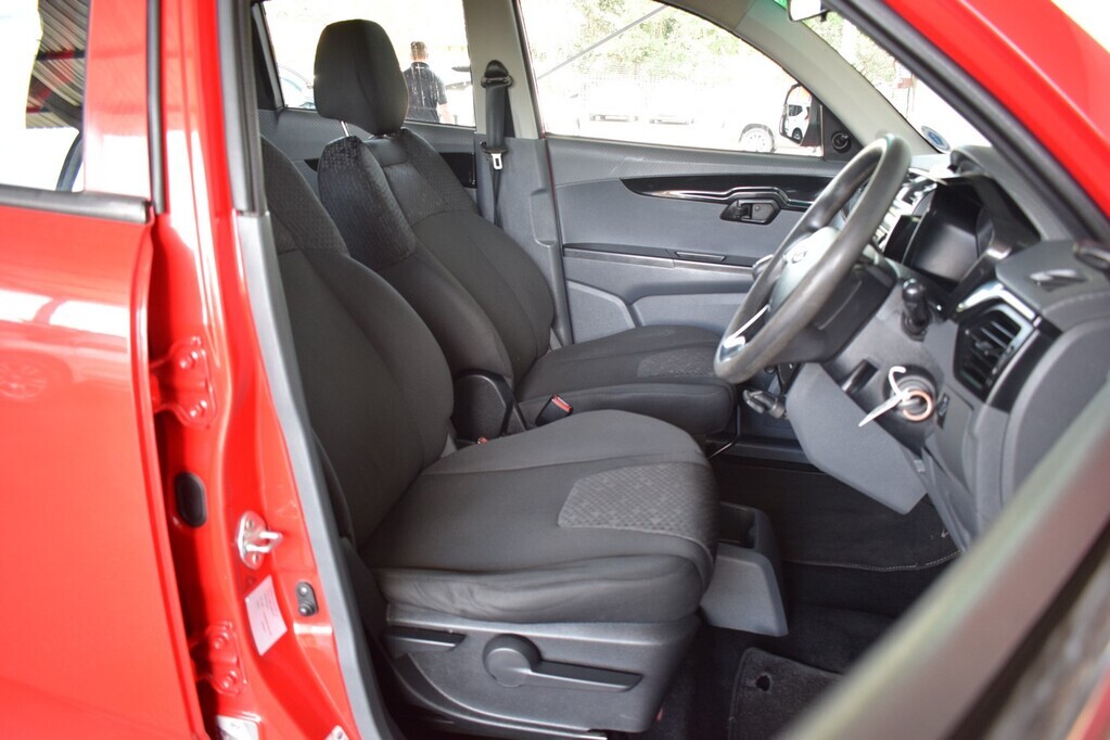 MAHINDRA KUV 100 - Image 7