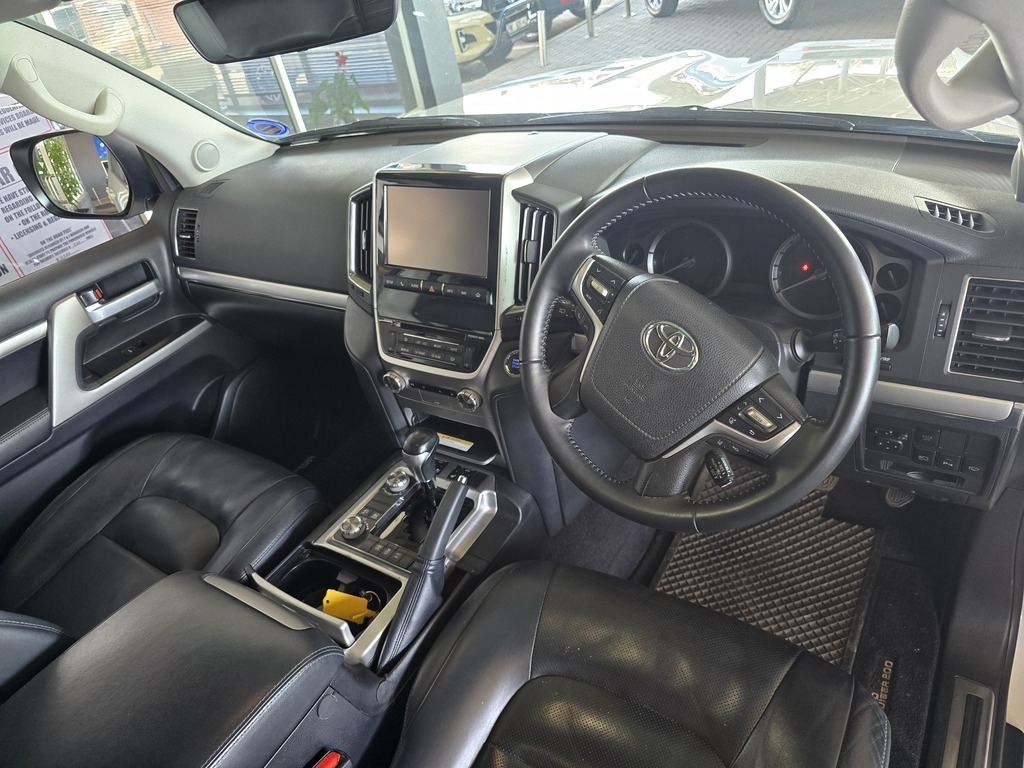 TOYOTA LAND CRUISER LANDCRUISER 200 V8 4.5D VX A/T