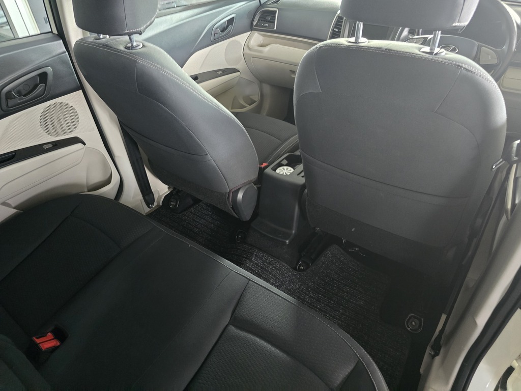 MAHINDRA XUV300 XUV300 1.5D (W6)