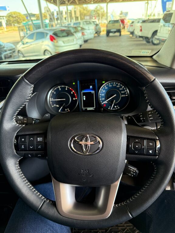 TOYOTA FORTUNER FORTUNER 2.8GD-6 R/B A/T