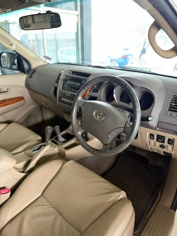 TOYOTA FORTUNER FORTUNER 3.0D-4D 4X4 A/T - 6