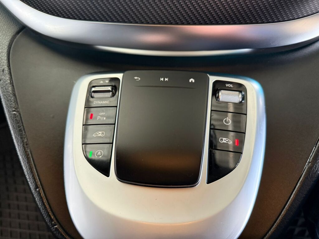 MERCEDES-BENZ V CLASS V300d AVANTGARDE AMG LINE