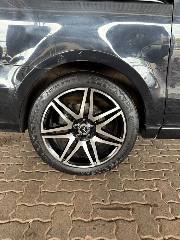MERCEDES-BENZ V CLASS V300d AVANTGARDE AMG LINE