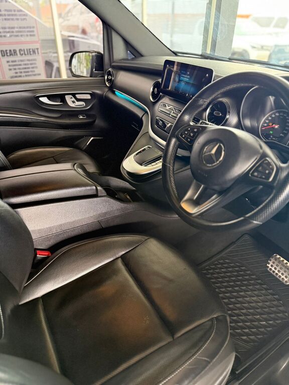 MERCEDES-BENZ V CLASS V300d AVANTGARDE AMG LINE