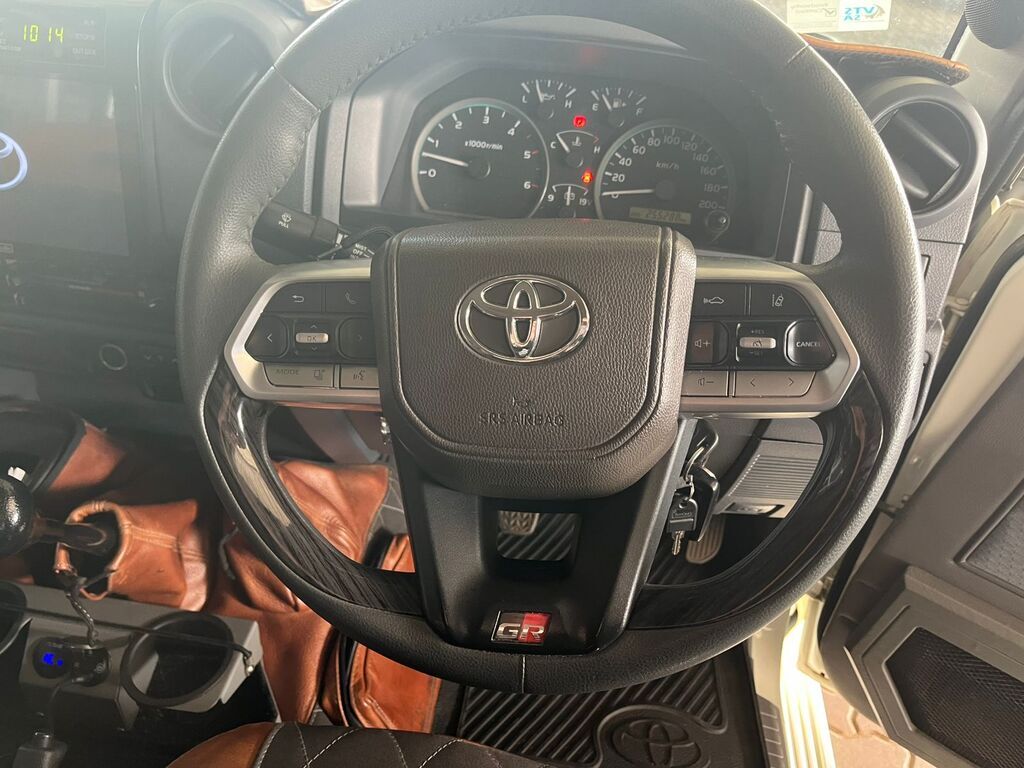 TOYOTA LAND CRUISER 79 LAND CRUISER 79 4.5D 70TH ED P/U D/C - 13