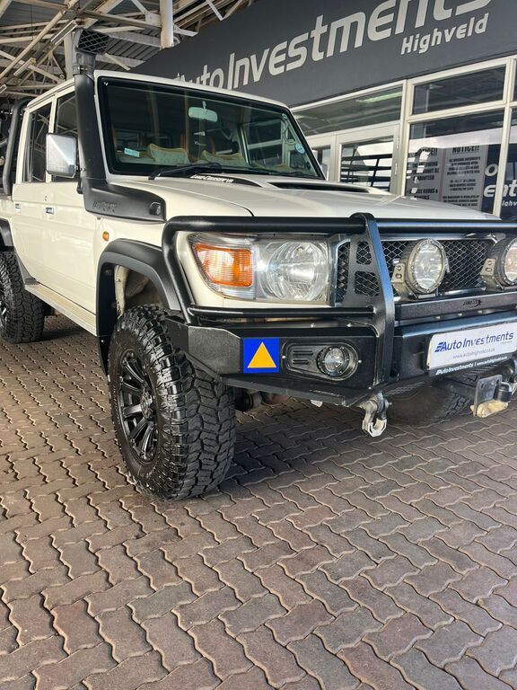 TOYOTA LAND CRUISER 79 LAND CRUISER 79 4.5D 70TH ED P/U D/C - 3