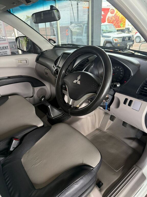 MITSUBISHI TRITON TRITON 2.4 MPi GLX P/U S/C