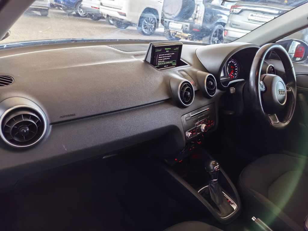 AUDI A1 A1 SPORTBACK 1.4T FSi  ATTRACTION - 10