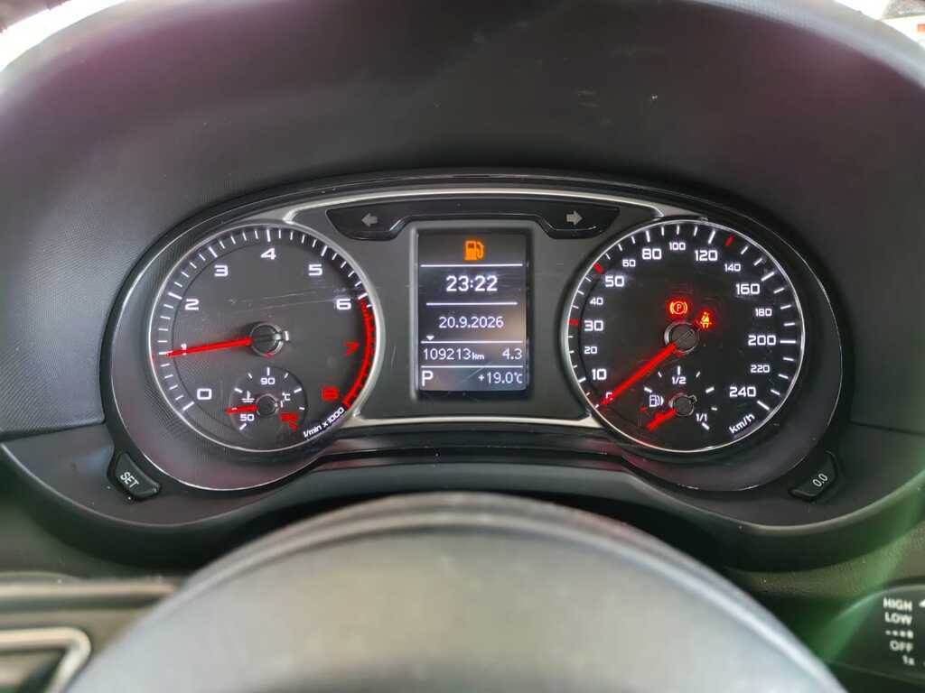 AUDI A1 A1 SPORTBACK 1.4T FSi  ATTRACTION - 11