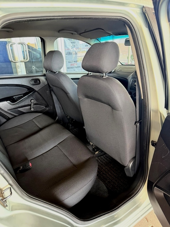 FORD FIGO FIGO 1.4 AMBIENTE - 8