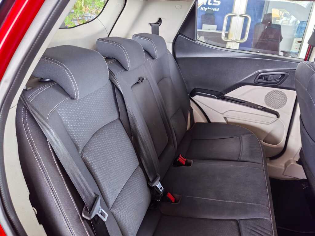 MAHINDRA XUV300 XUV300 1.5D (W4) - 8