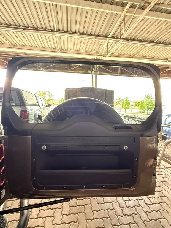 LAND ROVER DEFENDER 90 DEFENDER 90 D240 SE X-DYNAMIC (177KW)