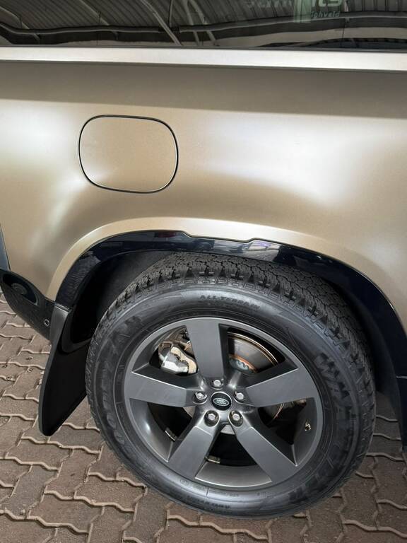 LAND ROVER DEFENDER 90 DEFENDER 90 D240 SE X-DYNAMIC (177KW)