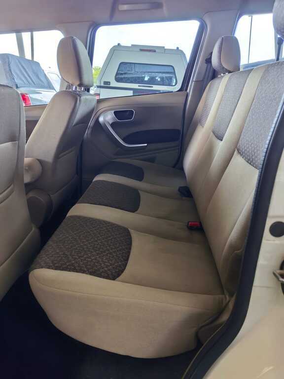 MAHINDRA TUV TUV300 1.5TD (7 SEAT) - 14