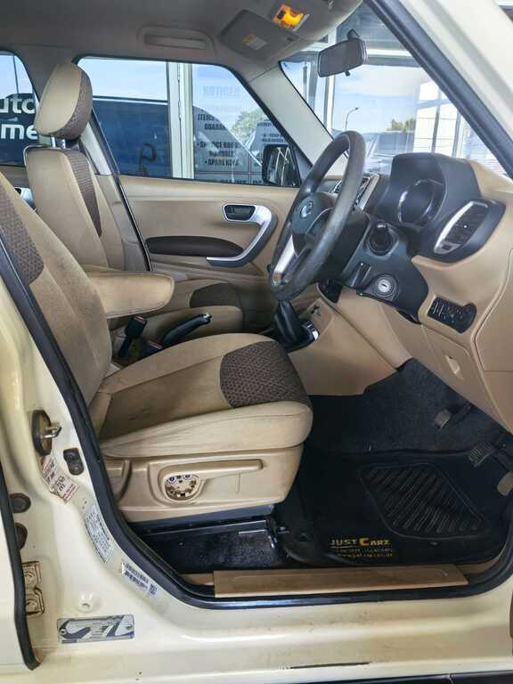 MAHINDRA TUV TUV300 1.5TD (7 SEAT) - 9