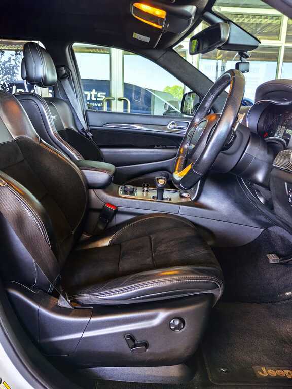 JEEP SRT8 GRAND CHEROKEE 6.4 SRT - 7
